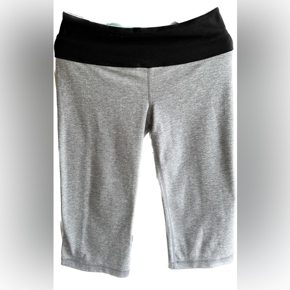 Lululemon Athletica Cropped Legging (Size 6) - Picture 2 of 4
